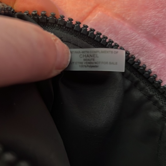 Authentic Luxury CHANEL Makeup Bag — Super cute in black. - Picture 6 of 8